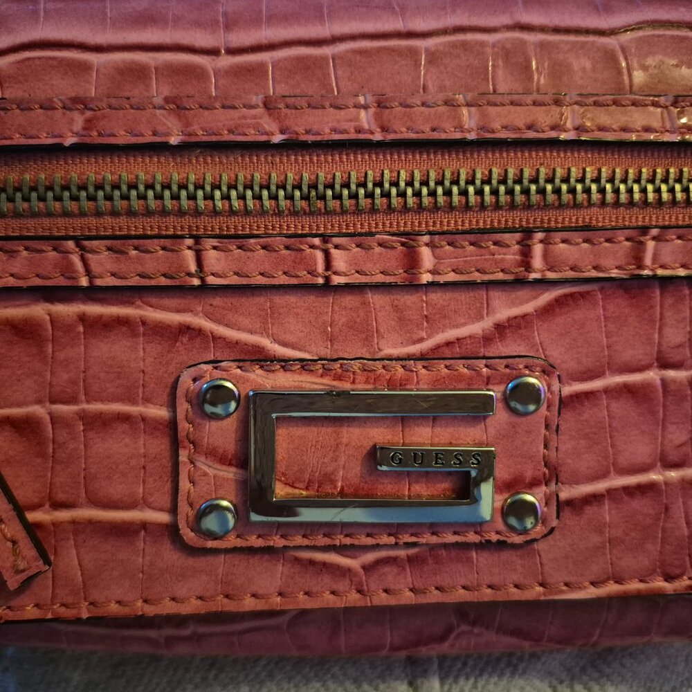 Guess Handbag - Picture 2 of 8